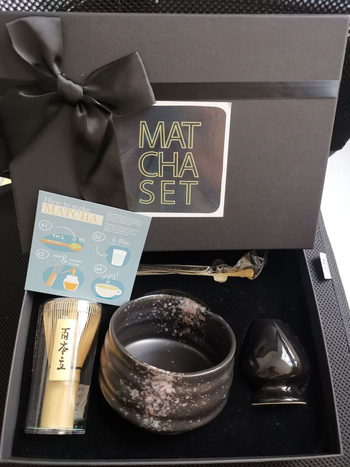 Set japonez de ceai cu tel de matcha, suport, bol din bambus, lingură — kit de călătorie