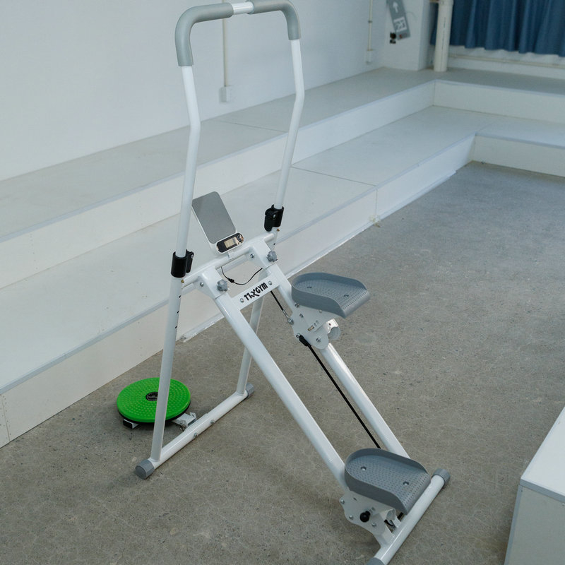 Kućni uređaj za penjanje po stepenicama – unutarnji aerobni trening