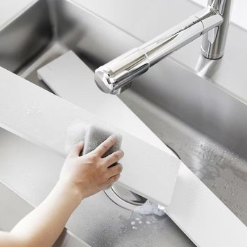 Organizator de bucătărie minimalist personalizat pentru blat, cu raft retractabil pentru condimente și protecție împotriva fumului de ulei