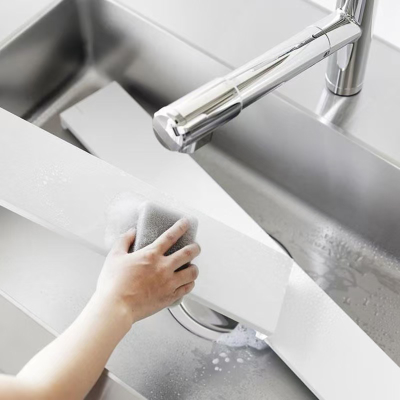 Organizator de bucătărie minimalist personalizat pentru blat, cu raft retractabil pentru condimente și protecție împotriva fumului de ulei