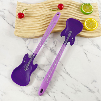 Spatulă din silicon în formă de chitară, design unic pentru coacere