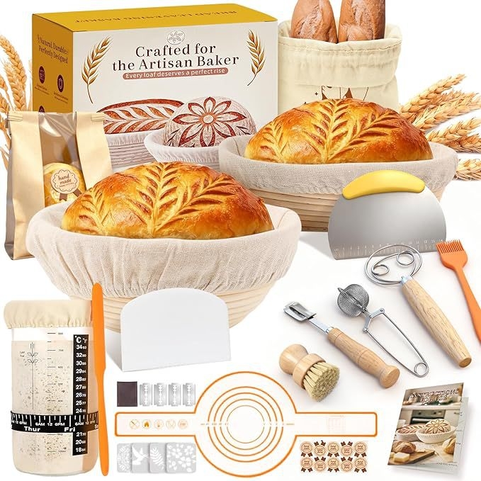 Set de unelte pentru coacerea pâinii: coș de fermentare, coș de pâine din ratan, spatulă pentru aluat, bătător pentru aluat și perie de amestecare