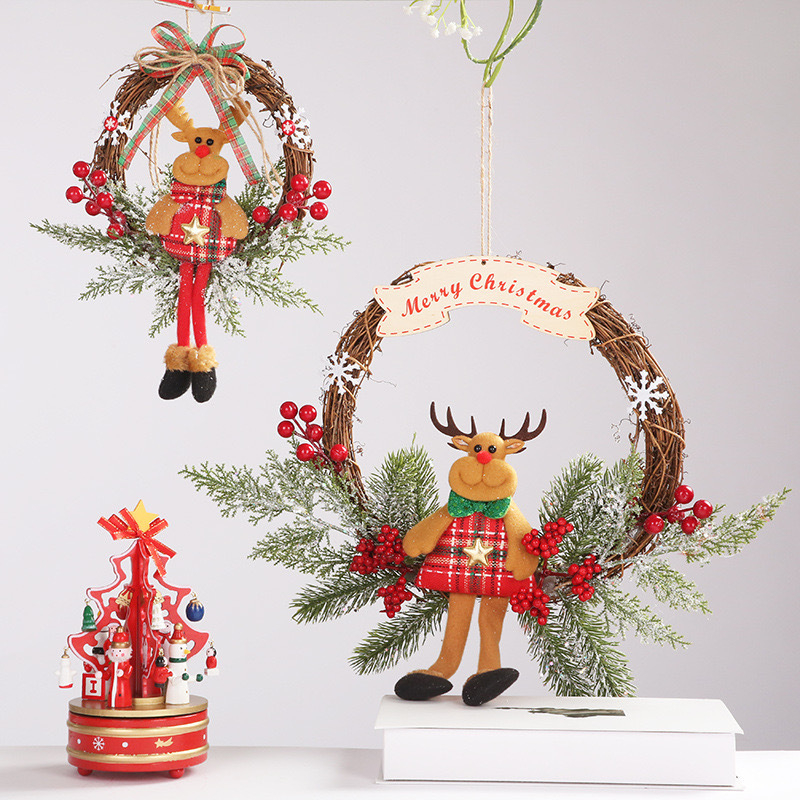 Ghirlandă de Crăciun cu inel din răchită și accente florale pentru ușă, fereastră sau perete; decor atârnat și accesorii pentru brad