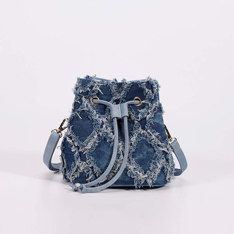 Denim bucket torba, mala veličina, s crossbody remenom i unutarnjim džepom na zip