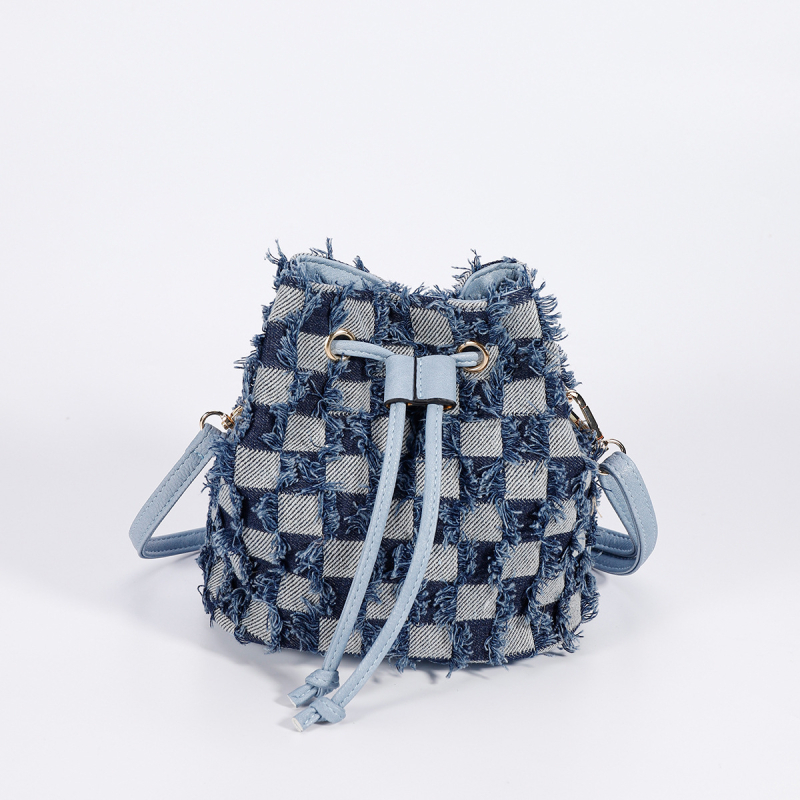 Denim bucket torba, mala veličina, s crossbody remenom i unutarnjim džepom na zip