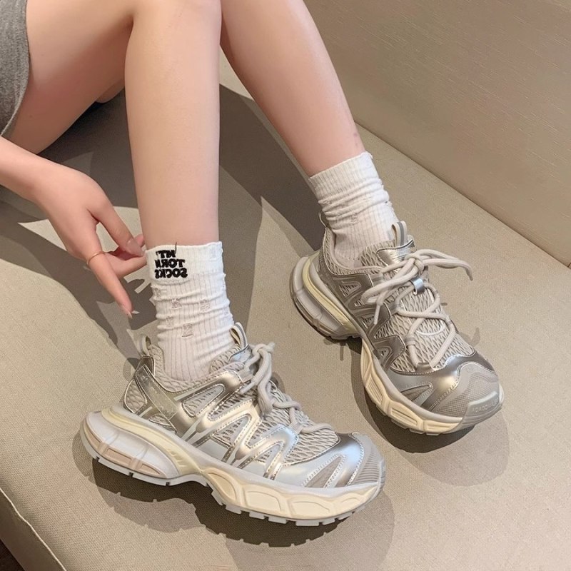 Ženske mrežaste tenisice s prozračnim gornjim dijelom, debeli potplat, stil dad shoes, ljeto 2026