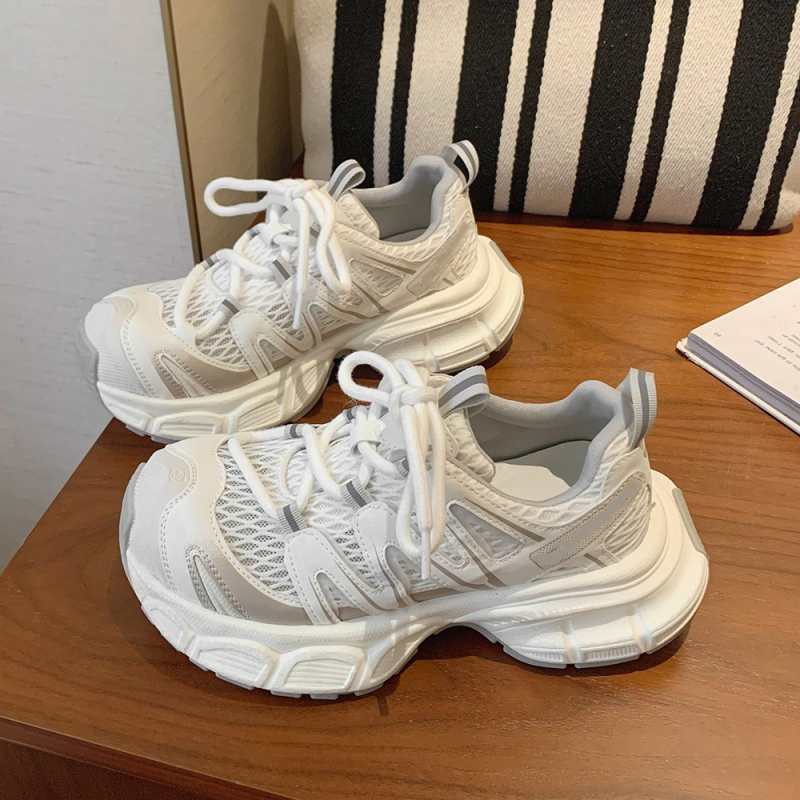 Ženske mrežaste tenisice s prozračnim gornjim dijelom, debeli potplat, stil dad shoes, ljeto 2026