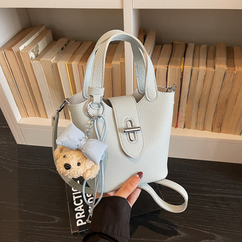 Ženska PU bucket torba s uzorkom liči, mala crossbody torba za svakodnevnu upotrebu