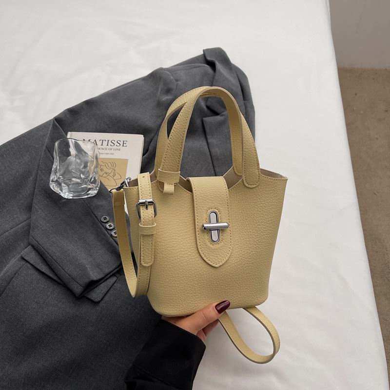 Ženska PU bucket torba s uzorkom liči, mala crossbody torba za svakodnevnu upotrebu