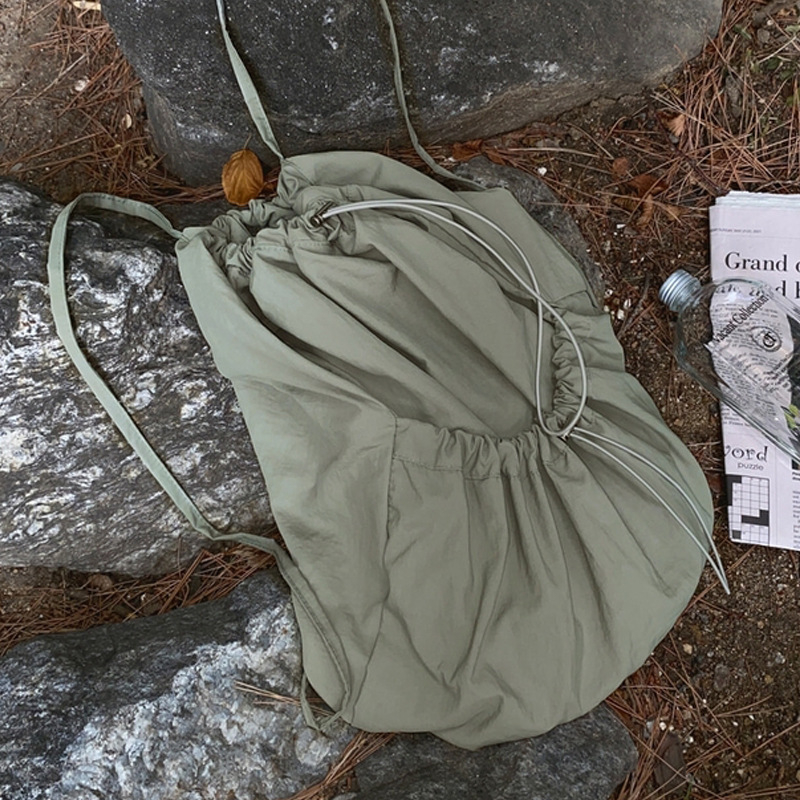 Nylon ruksak za učenike velikog kapaciteta, jednostavan dizajn, jednobojan, zatvaranje šnira, prozračan i vodootporan