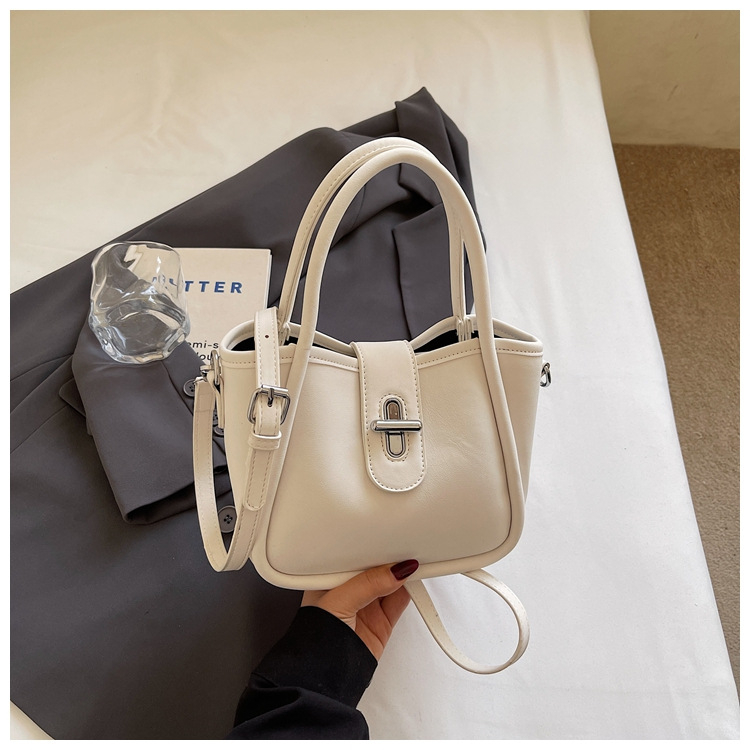 Minimalistička ženska torba na rame s crossbody remenom, 2026 nova moda, kompaktna torba u obliku kante s dizajnom inspiriranim krilima