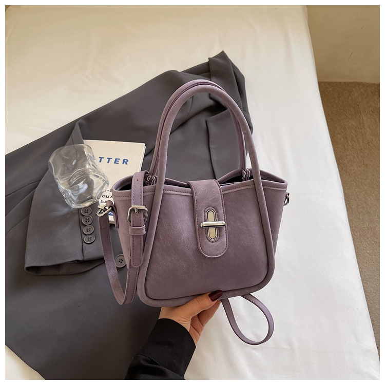 Minimalistička ženska torba na rame s crossbody remenom, 2026 nova moda, kompaktna torba u obliku kante s dizajnom inspiriranim krilima