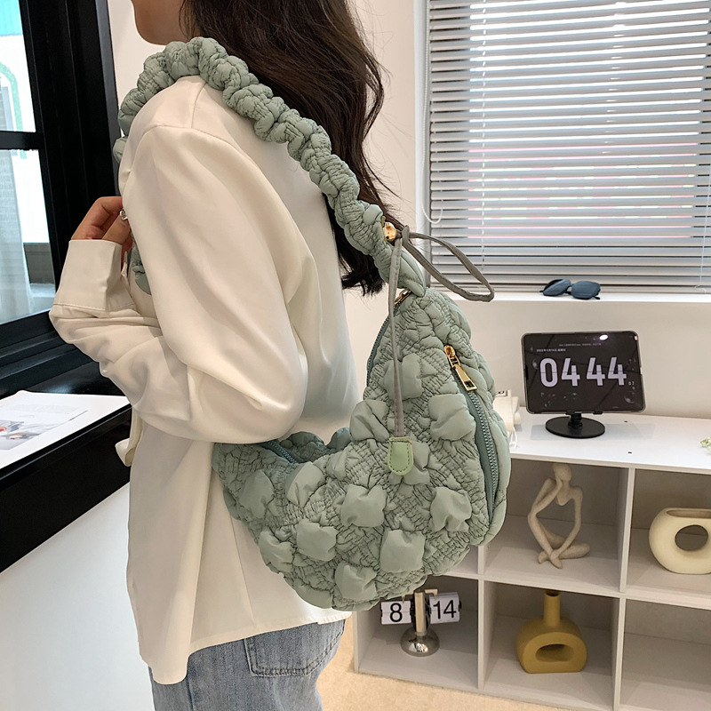 Koreanska ženska bubble torba, crossbody u dumpling obliku, najlon, ulični stil, velika veličina, jesen 2024