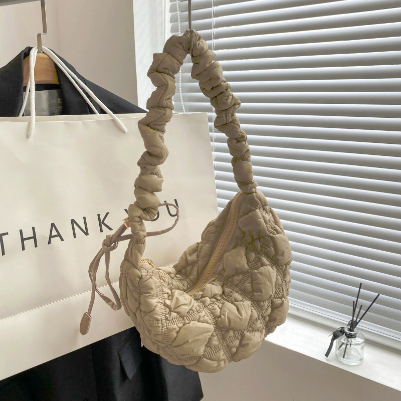 Koreanska ženska bubble torba, crossbody u dumpling obliku, najlon, ulični stil, velika veličina, jesen 2024