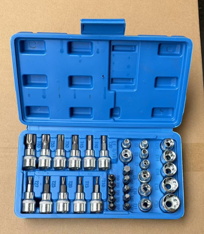 Set de 34 piese cu socluri și bituri, tip E, pentru reparații auto