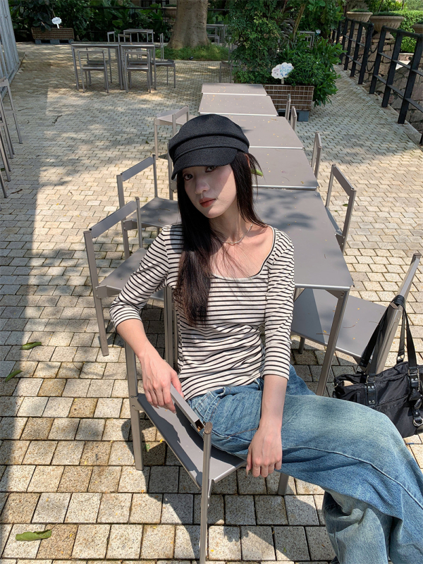Ženski T-shirt s U-izrezom, prugasti, rukavi srednje dužine, uski kroj, layering top, model C250698, jesen 2025