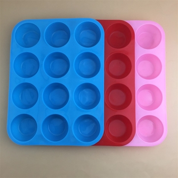 Formă din silicon rotundă cu 12 cavități pentru brioșe, biscuiți și prăjituri, potrivită pentru înghețată, budincă și lumânări parfumate