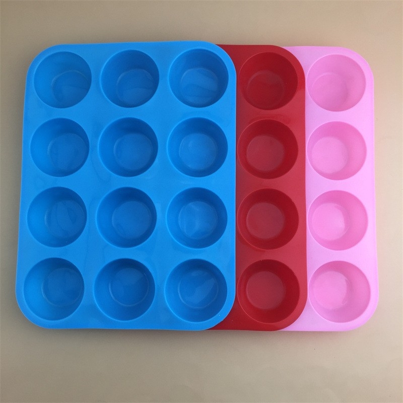 Formă din silicon rotundă cu 12 cavități pentru brioșe, biscuiți și prăjituri, potrivită pentru înghețată, budincă și lumânări parfumate