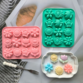 Set din 12 forme de silicon, 6 flori mici, model 736, pentru jeleu, budincă, prăjituri, ciocolată și cuburi de gheață