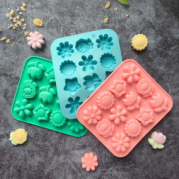 Set din 12 forme de silicon, 6 flori mici, model 736, pentru jeleu, budincă, prăjituri, ciocolată și cuburi de gheață