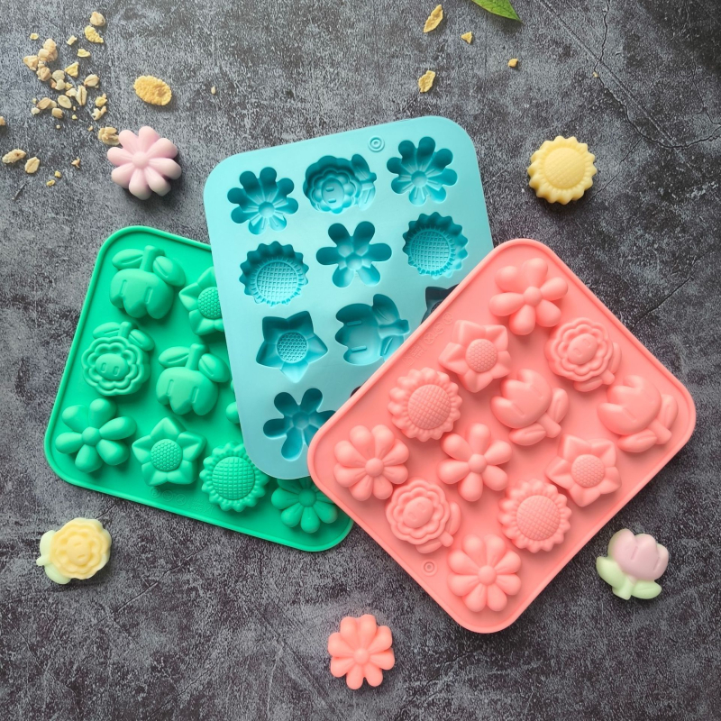 Set din 12 forme de silicon, 6 flori mici, model 736, pentru jeleu, budincă, prăjituri, ciocolată și cuburi de gheață