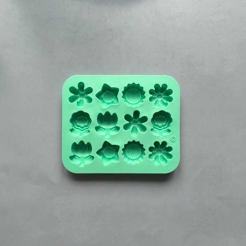 Set din 12 forme de silicon, 6 flori mici, model 736, pentru jeleu, budincă, prăjituri, ciocolată și cuburi de gheață