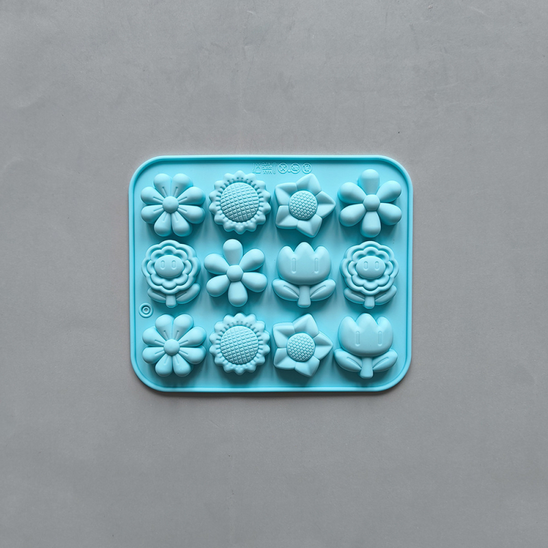 Set din 12 forme de silicon, 6 flori mici, model 736, pentru jeleu, budincă, prăjituri, ciocolată și cuburi de gheață