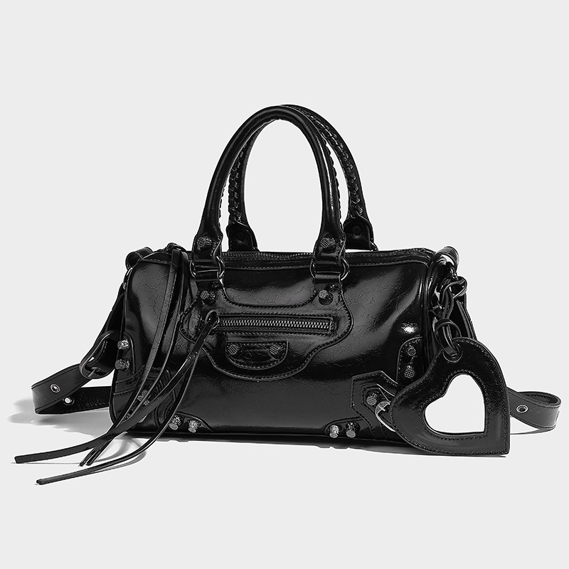 Crna PU torbica s nitima u motociklističkom stilu, hrabri nišni dizajn, visoka kvaliteta, velika zapremina, torba preko ramena ili crossbody.