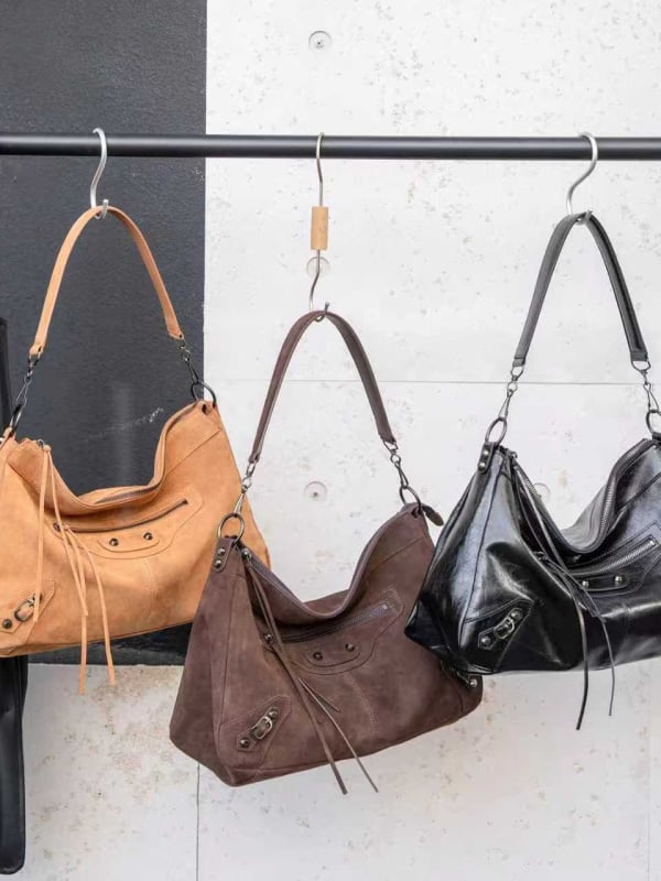 2025 nova Crossbody torba od prave kože s olej-voskom završnim slojem, euro-američki stil, detalji s rivetima, svakodnevno moto-inspiriran dizajn, srednje veličine