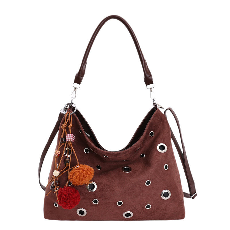 Ženska crossbody torba s rivetima, punk stil, bucket oblik, novi 2025 dizajn za svakodnevnu uporabu