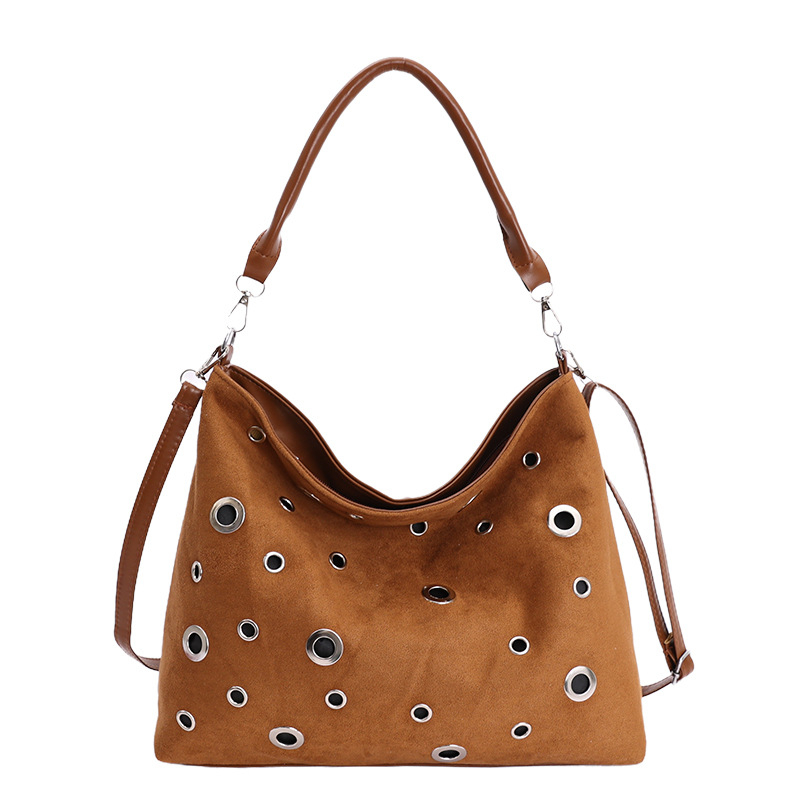 Ženska crossbody torba s rivetima, punk stil, bucket oblik, novi 2025 dizajn za svakodnevnu uporabu