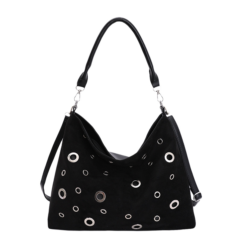 Ženska crossbody torba s rivetima, punk stil, bucket oblik, novi 2025 dizajn za svakodnevnu uporabu