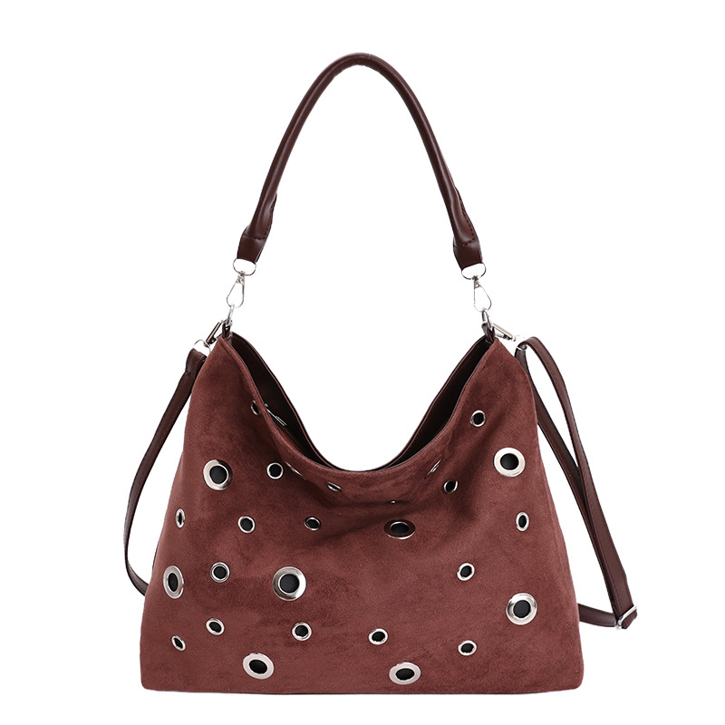 Ženska crossbody torba s rivetima, punk stil, bucket oblik, novi 2025 dizajn za svakodnevnu uporabu