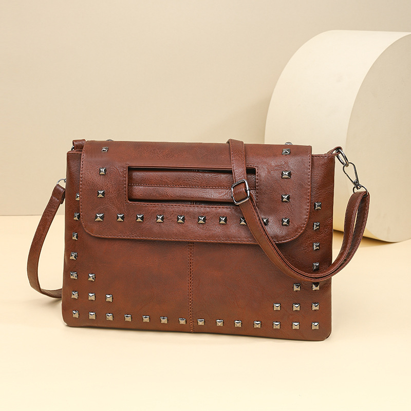 Shore chi ženska PU torba za podlakticu s rivet detaljima, kuvertnog stila, crossbody, mali kvadratni oblik