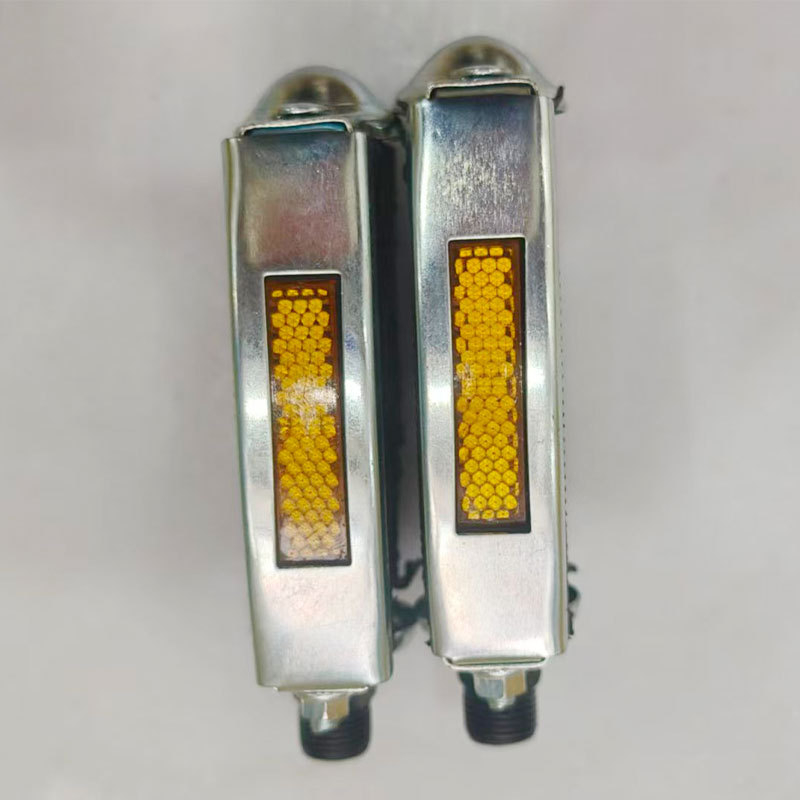 Zhengmao Model 26 gumírozott pedálok, univerzális használatra kerékpárokhoz és elektromos kerékpárokhoz, MTB retro stílus