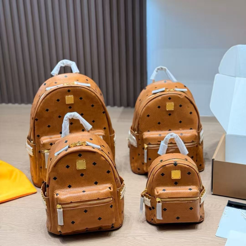 Ženski retro ruksak s rivetima, 2026 – lagan, moderan i svestran za putovanja, s crossbody naramenicom