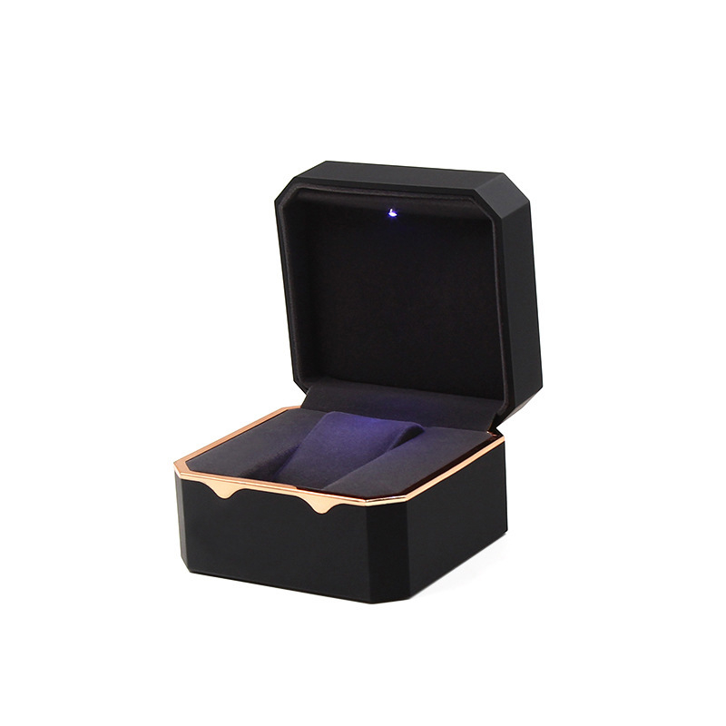Osmerokutna kutija za nakit s LED osvjetljenjem, lakirana završna obrada, za prstene i satove, unisex