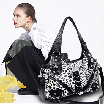 Torba za rame od kože s efektom pranja i leopard uzorom te zakovicama, moderan crossbody, srednja veličina, oblik dumpling