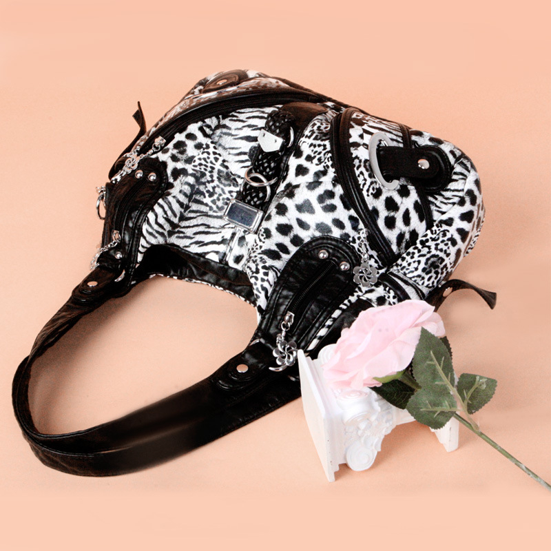 Torba za rame od kože s efektom pranja i leopard uzorom te zakovicama, moderan crossbody, srednja veličina, oblik dumpling