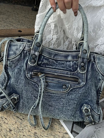 Le City denim moto torba — ručna i crossbody, lagani luksuzni stil, metalne zakovice, ženska hobos torba s rivetima