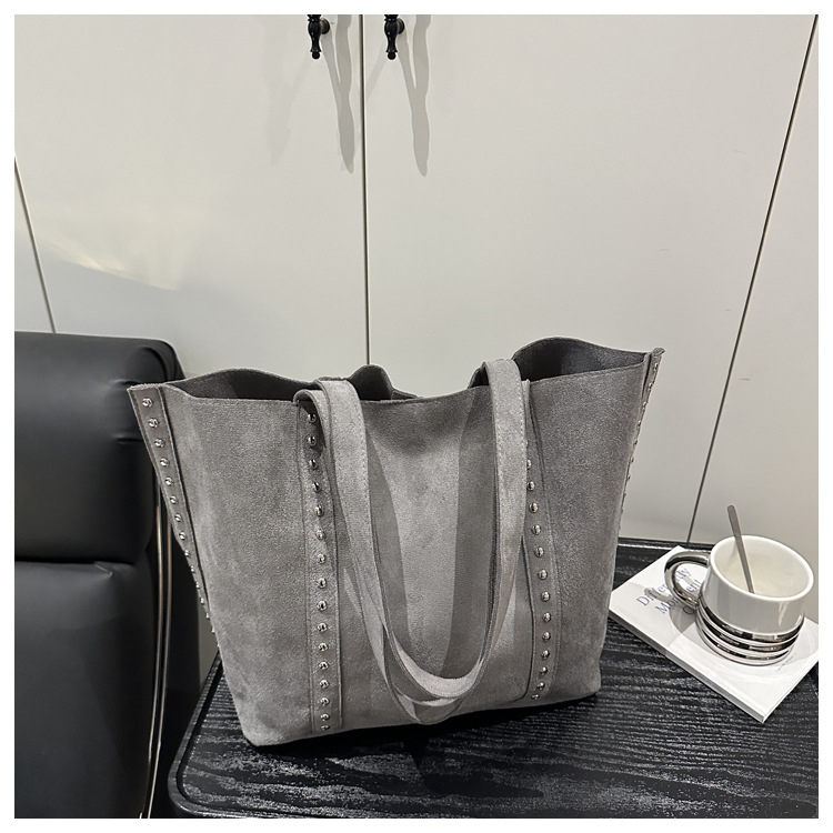 Torbica Tote od kože jelena, srednje veličine, s metalnim rivetama, za nošenje preko ramena, retro stil