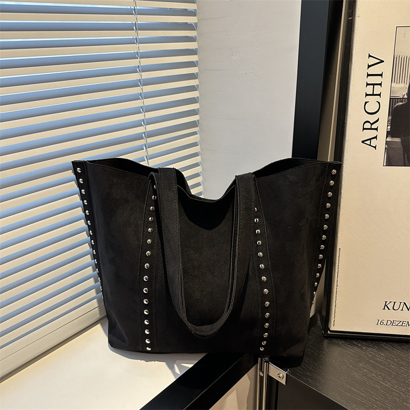 Torbica Tote od kože jelena, srednje veličine, s metalnim rivetama, za nošenje preko ramena, retro stil