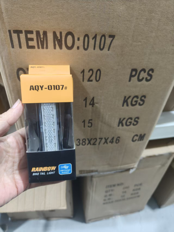 USB-C napajano višebojno LED stražnje svjetlo za bicikl za noćnu vožnju i upozorenje