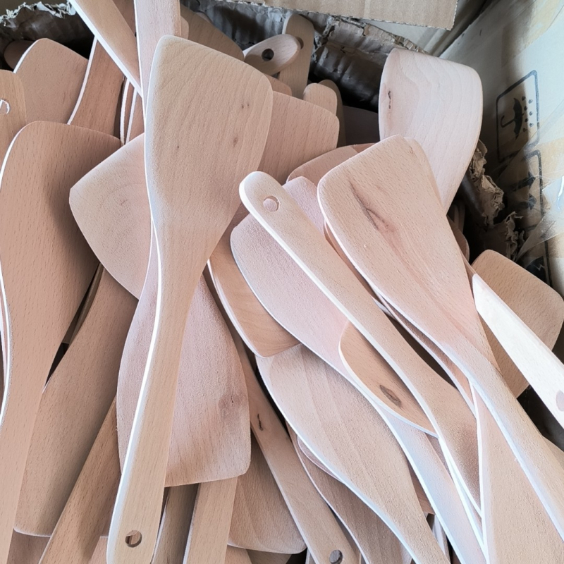 Spatulă de bucătărie din lemn, înclinată, pentru wok și tigăi antiaderente