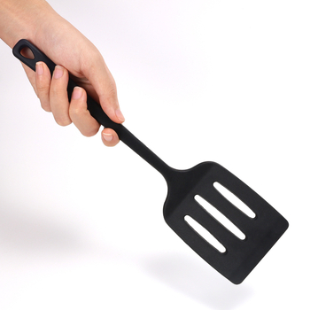 Set de ustensile de bucătărie cu acoperire din silicon pe fontă – spatulă, lingură pentru prăjit și lingură de supă; neaderent, anti-derapare, rezistent la temperaturi înalte.