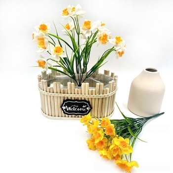 Buchet artificial cu narcise, aspect realist, iarbă de primăvară, decor pentru birou, nuntă și casă