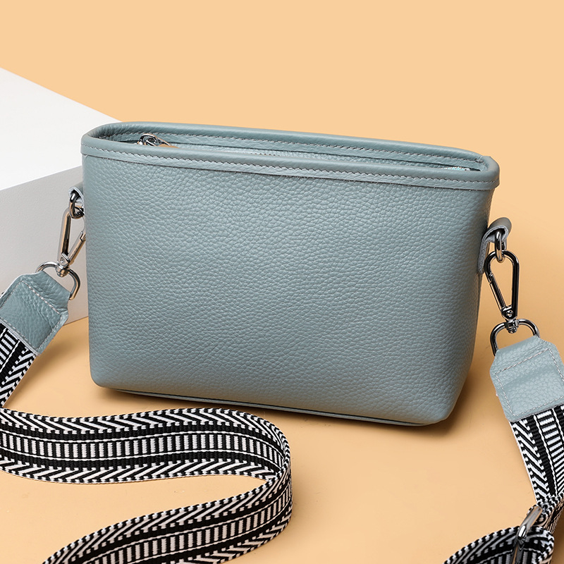 Női valódi bőr bucket táska széles vállpánttal, minimalista crossbody, 2025-ös új modell.