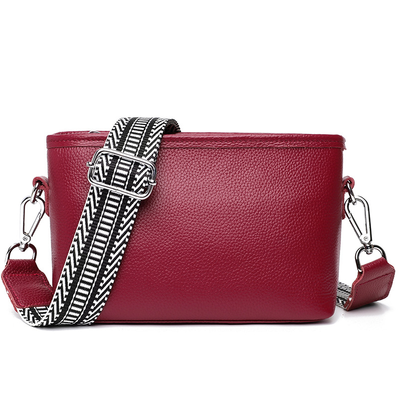 Női valódi bőr bucket táska széles vállpánttal, minimalista crossbody, 2025-ös új modell.
