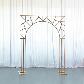 Aranjament floral artificial, flori de cireș, pentru fundal de nuntă — arc floral cu ramă în formă de coarne, decor scenă