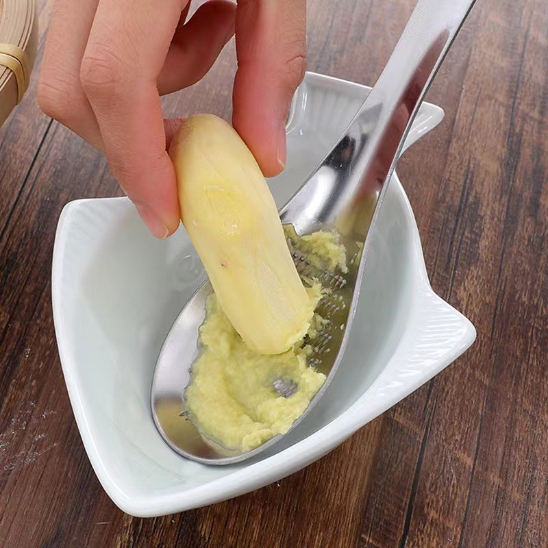 Măcinător multifuncțional din oțel inoxidabil pentru ghimbir, wasabi și usturoi — unealtă de bucătărie manuală, în formă de lingură